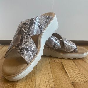 Ultimate comfort - Snake print cross cross sandals - 1.5’’ heal